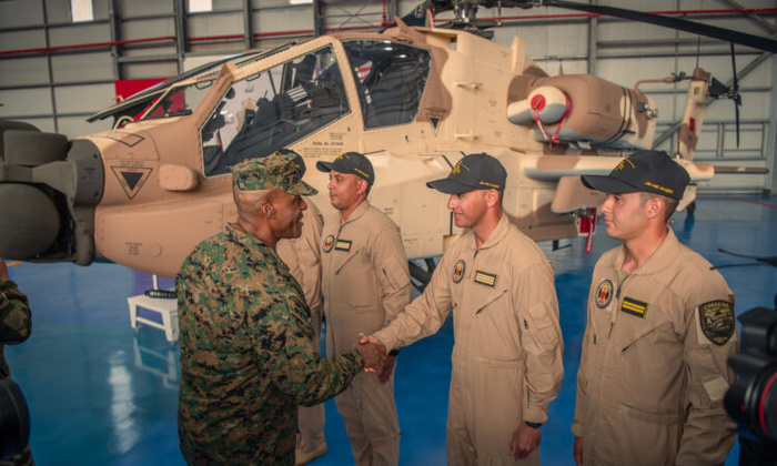 FAR : les Hélicoptères Apache AH-64E entrent en action (vidéo) FAR : les Hélicoptères Apache AH-64E entrent en action (vidéo)