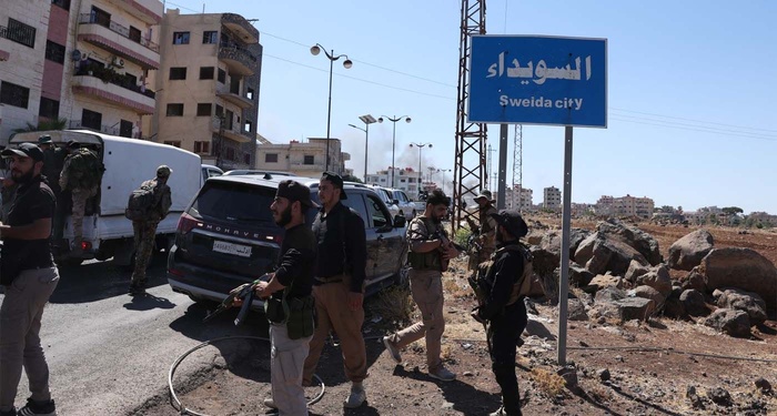 Syrie : Après les frappes israéliennes, les troupes du régime se retirent de Soueida Syrie : Après les frappes israéliennes, les troupes du régime se retirent de Soueida