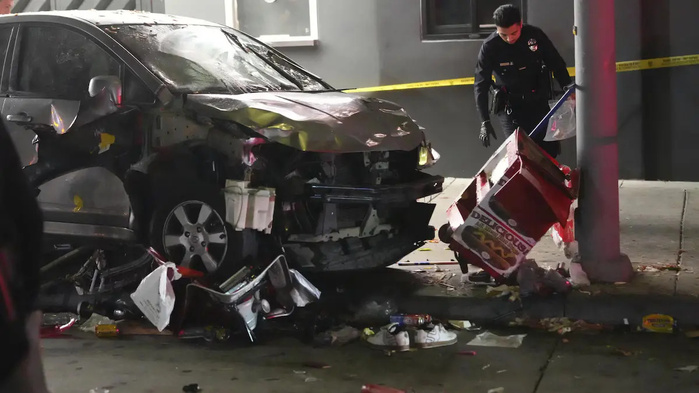 Une voiture fonce dans la foule à Los Angeles : 30 blessés Une voiture fonce dans la foule à Los Angeles : 30 blessés