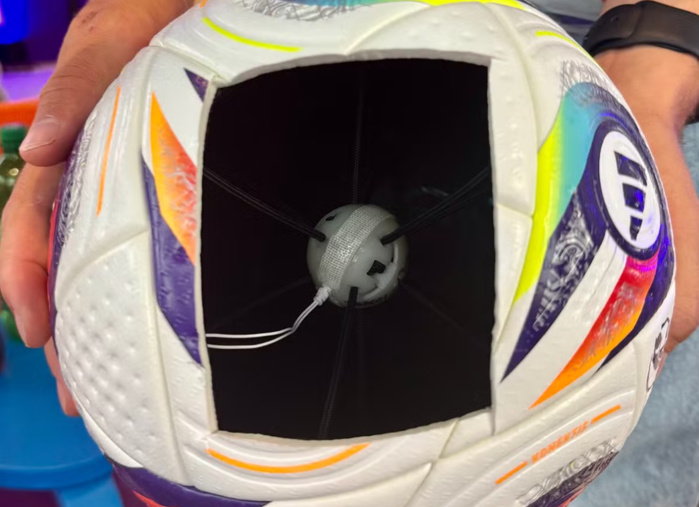 Euro (f)2025 : Le ballon de la phase finale présenté aux médias Euro (f)2025 : Le ballon de la phase finale présenté aux médias