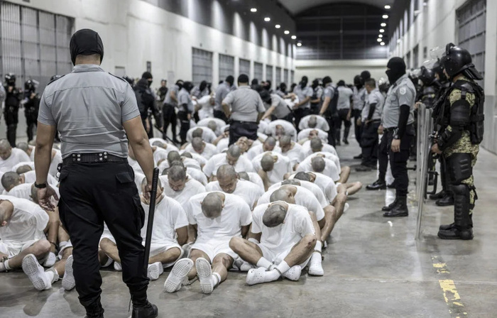 ​États-Unis : HRW dénonce des conditions «déshumanisantes» de détention de migrants