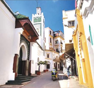 Rétro-Verso : Mosquée de la Kasbah de Tanger, fleuron de la reconquête spirituelle