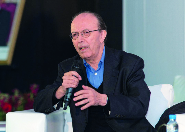 Le chef c’est lui, l’accompagnateur aussi. Le chef c’est lui, l’accompagnateur aussi.