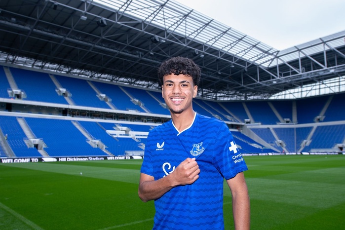 Officiel : Adam Aznou s’engage avec Everton jusqu’en juin 2029