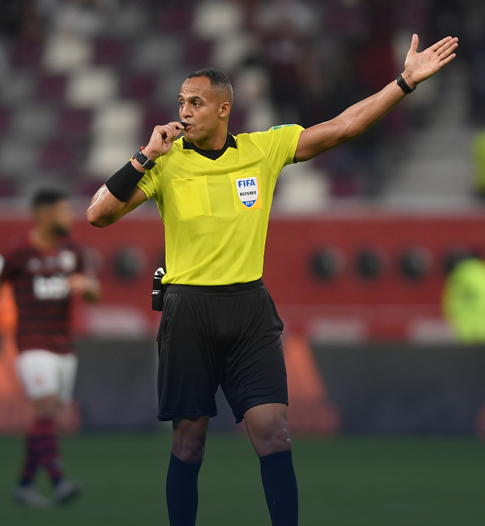 FIFA /Arbitrage : Publicité sur la tenue des arbitres FIFA /Arbitrage : Publicité sur la tenue des arbitres