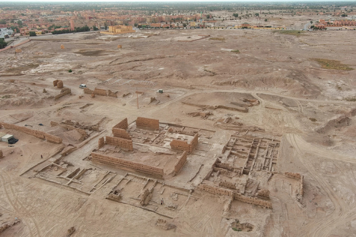 Rétro - Verso : Sur les vestiges de la plus ancienne mosquée du Royaume Rétro - Verso : Sur les vestiges de la plus ancienne mosquée du Royaume