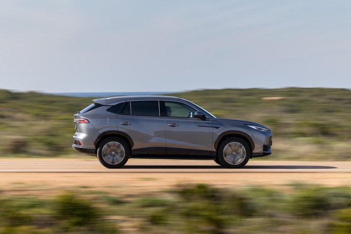 SUV hybride rechargeable - MG EHS PHEV, le trouble-fête