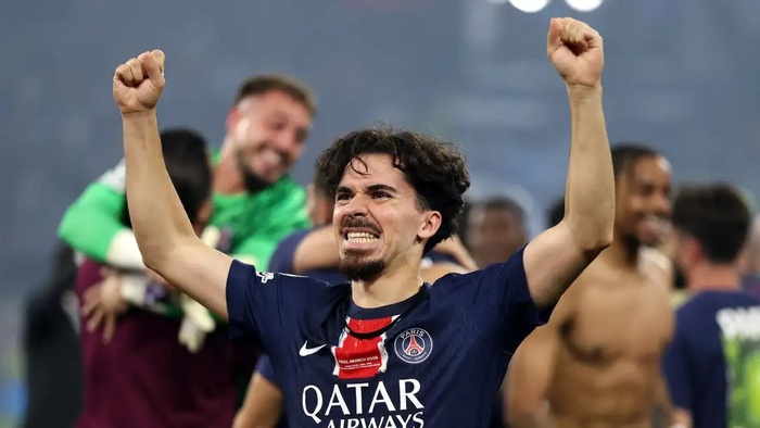 Médias / Goal :"Dembélé Ballon d'Or ? Pas si vite : pourquoi Vitinha et Hakimi le méritent plus" Médias / Goal :"Dembélé Ballon d'Or ? Pas si vite : pourquoi Vitinha et Hakimi le méritent plus"