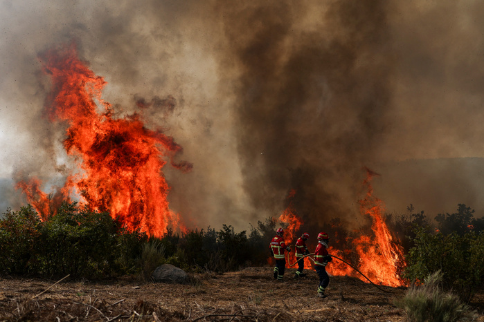 Les incendies font rage dans la péninsule ibérique, un mort près de Madrid Les incendies font rage dans la péninsule ibérique, un mort près de Madrid