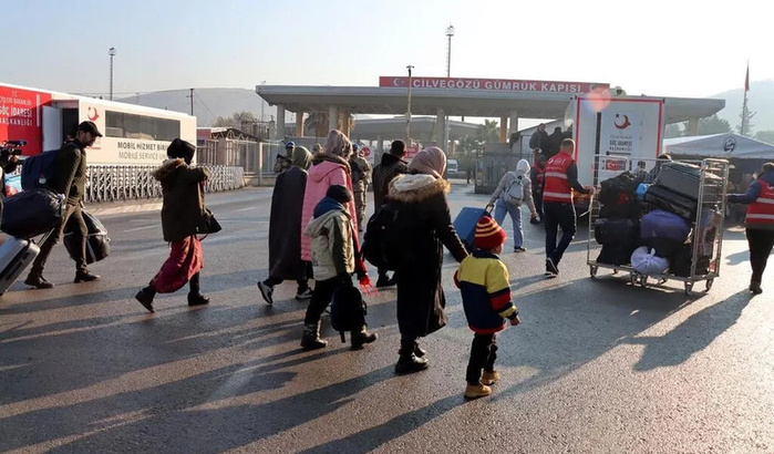 Turquie: Plus de 410.000 Syriens sont retournés volontairement dans leur pays depuis la chute du régime d'Al Assad Turquie: Plus de 410.000 Syriens sont retournés volontairement dans leur pays depuis la chute du régime d'Al Assad