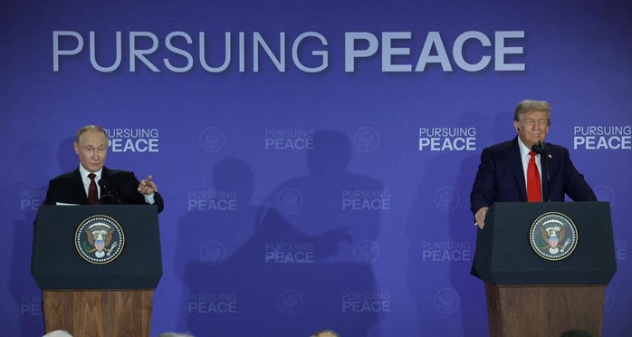 Trump et Poutine saluent une rencontre "productive" et "constructive" en Alaska Trump et Poutine saluent une rencontre "productive" et "constructive" en Alaska