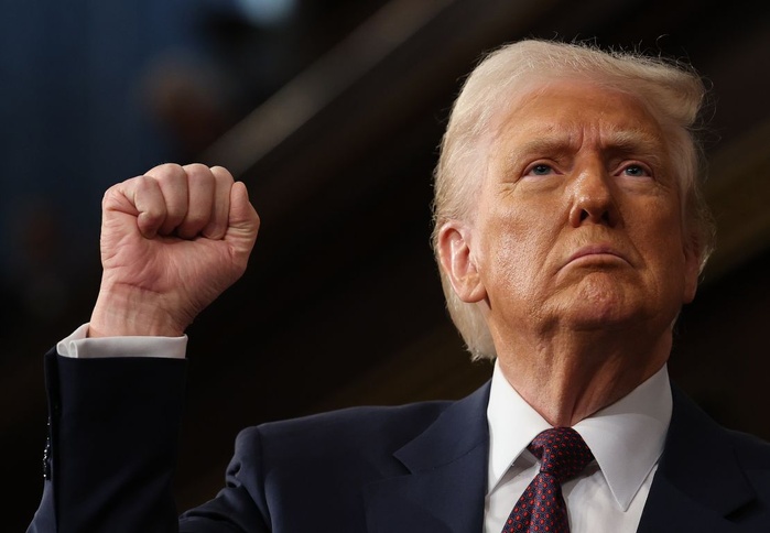 Trump pense que beaucoup d'Américains "aimeraient avoir un dictateur"