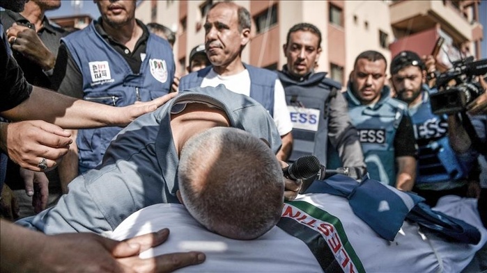 Gaza : Face au massacre des journalistes, une cinquantaine de médias à travers le monde occultent leurs Unes Gaza : Face au massacre des journalistes, une cinquantaine de médias à travers le monde occultent leurs Unes