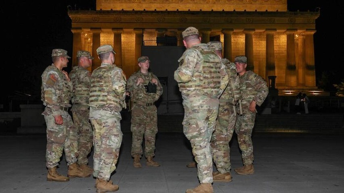 Les démocrates dénoncent une « invasion » militaire à Chicago Les démocrates dénoncent une « invasion » militaire à Chicago