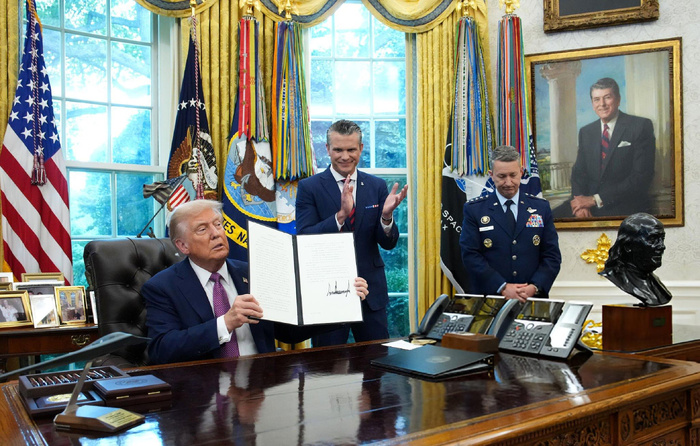 Trump signe un décret renommant le département de la Défense en "ministère de la Guerre" Trump signe un décret renommant le département de la Défense en "ministère de la Guerre"