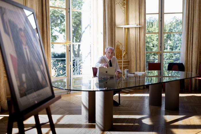 A la veille du naufrage de François Bayrou, la France plonge dans le vide A la veille du naufrage de François Bayrou, la France plonge dans le vide