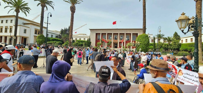 Des sinistrés d’Al Haouz célèbrent le 2ème anniversaire du séisme par une manifestation devant le Parlement Des sinistrés d’Al Haouz célèbrent le 2ème anniversaire du séisme par une manifestation devant le Parlement