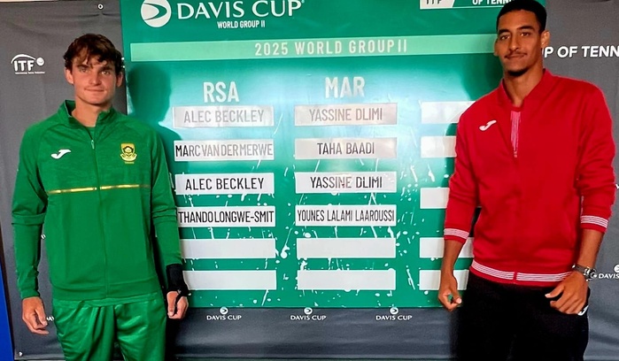 Yassine Dlimi avec son adversaire Beckley Yassine Dlimi avec son adversaire Beckley