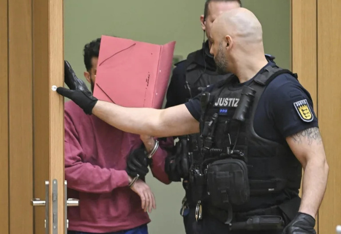 Perpétuité pour l'auteur de l'attaque au couteau de Mannheim Perpétuité pour l'auteur de l'attaque au couteau de Mannheim