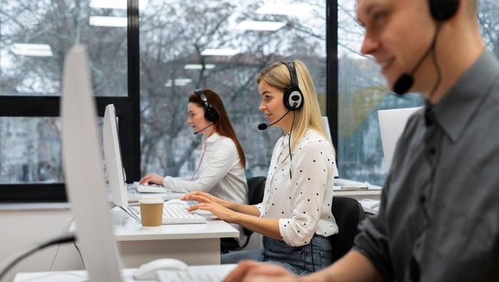 Centres d’appels : L’envers d’un modèle de « surtravail » en surchauffe Centres d’appels : L’envers d’un modèle de « surtravail » en surchauffe