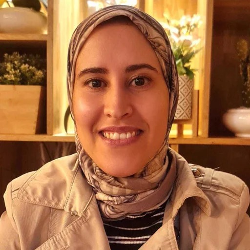 Enseignante de géotechnique à l’École Hassania des Travaux Publics (EHTP), Fouzia Kassou répond à nos questions sur l’argile en tant que matière traditionnelle.