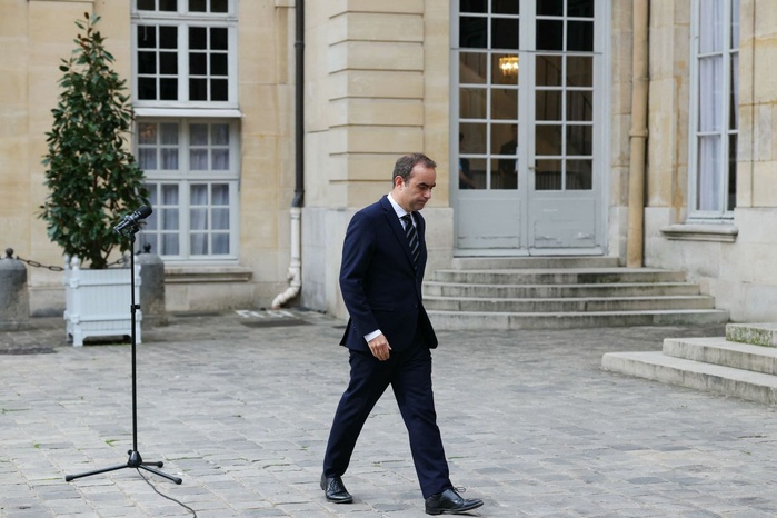 A peine nommé, Sébastien Lecronu démissionne, le plus éphémère Premier ministre de la Vème République