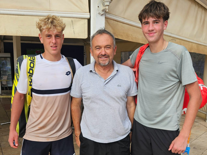 L'ex gloire du tennis français, Tarik Benhabiles avec ses deux joueurs. L'ex gloire du tennis français, Tarik Benhabiles avec ses deux joueurs.