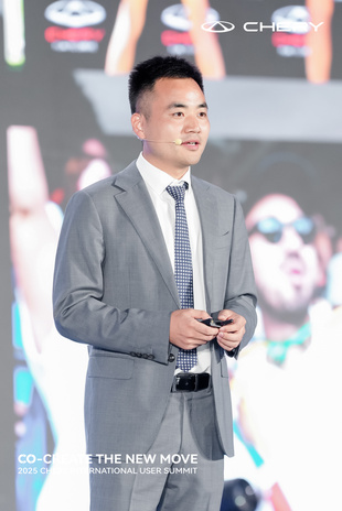 “Nous croyons fermement que ce n’est qu’en travaillant main dans la main avec nos clients que nous pouvons développer et créer des produits d’excellence”, a indiqué Zheng Songzhi, directeur général adjoint exécutif du Chery Interantional Marketing Center. “Nous croyons fermement que ce n’est qu’en travaillant main dans la main avec nos clients que nous pouvons développer et créer des produits d’excellence”, a indiqué Zheng Songzhi, directeur général adjoint exécutif du Chery Interantional Marketing Center.