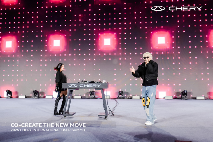 Spectacle de talents par les utilisateurs de Chery lors de l’événement. Spectacle de talents par les utilisateurs de Chery lors de l’événement.