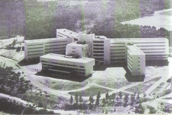 Hôpital Avicenne de Rabat à la fin des travaux en 1954. / Photo : Mohamed-Hosni Belkorchi.