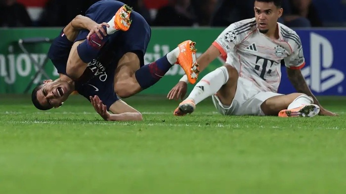 CAN 2025 / Le Maroc retient son souffle: Achraf Hakimi , gravement blessé, manquerait-il l'évènement tant attendu ? CAN 2025 / Le Maroc retient son souffle: Achraf Hakimi , gravement blessé, manquerait-il l'évènement tant attendu ?