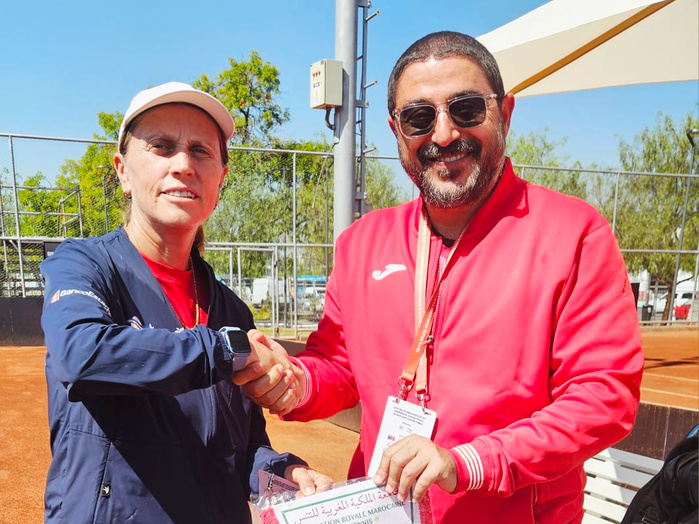 Les deux capitaines lors d'échange de fanion. Les deux capitaines lors d'échange de fanion.