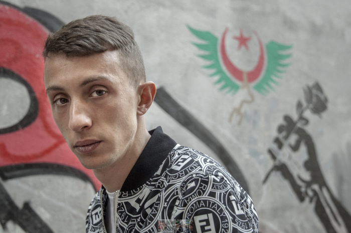 Algérie: Mohamed Tadjadit condamné à 5 ans de prison... quand la poésie devient un crime d’État Algérie: Mohamed Tadjadit condamné à 5 ans de prison... quand la poésie devient un crime d’État