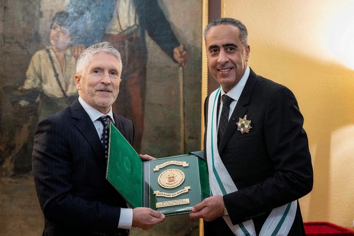 Hammouchi décoré à Madrid de la Grand-Croix de l'Ordre du Mérite de la Garde civile espagnole Hammouchi décoré à Madrid de la Grand-Croix de l'Ordre du Mérite de la Garde civile espagnole