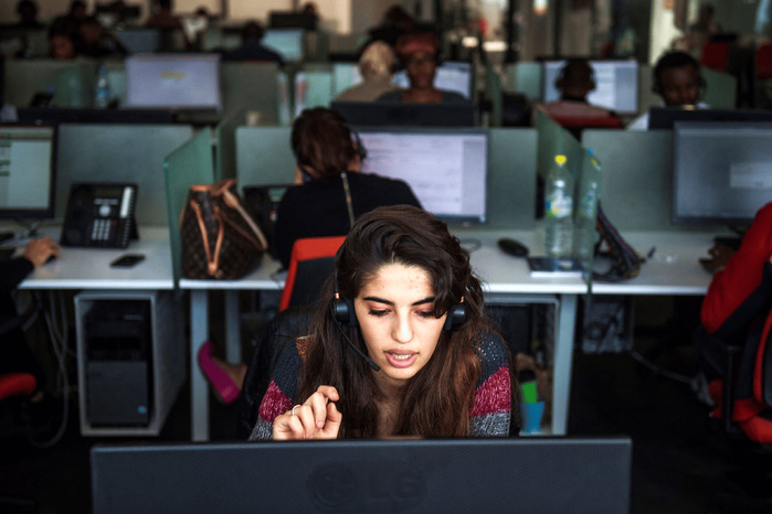 Employés d'un centre d'appels à Casablanca. Crédit : Fadel Senna/AFP.