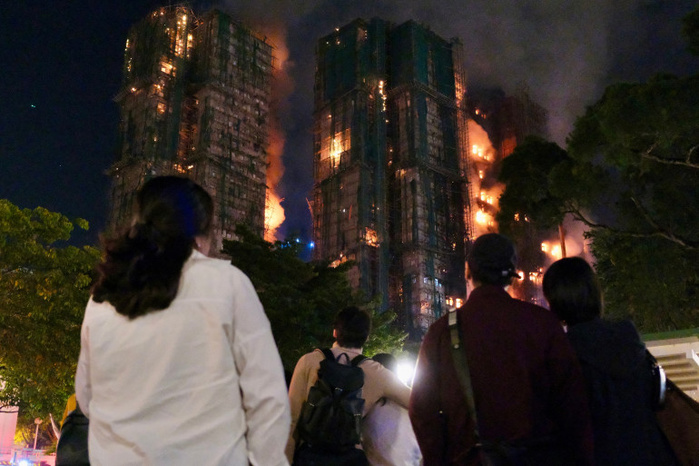 ​128 morts dans l'incendie des grattes ciel de Hong Kong