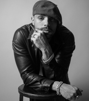 Interview avec Ouenza : « Ce n’est pas parce que je porte du rose que je n’ai pas fait de l’underground » Interview avec Ouenza : « Ce n’est pas parce que je porte du rose que je n’ai pas fait de l’underground »