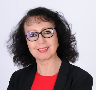 Professeure universitaire, membre de l’Académie de l’Eau de France et anciennement directrice du Centre National d’Études et de Recherche sur l’Eau et l’Énergie, Laila Mandi répond à nos questions.