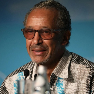 Le cinéaste mauritanien Abderrahmane Sissako, figure emblématique du septième art africain et réalisateur du chef d’œuvre « Timbuktu », répond à nos questions.