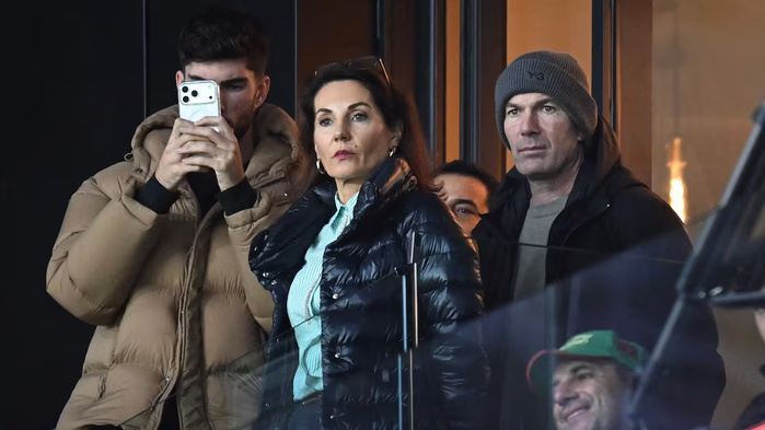 ​CAN 2025 - Zinedine Zidane dans les tribunes : le père, le fils et la distance assumée