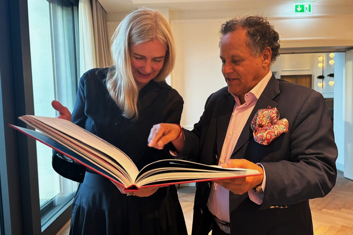 Le président de la FNM, Mehdi Qotbi, et la présidente de la SPK, la professeure Marion Ackermann. Le président de la FNM, Mehdi Qotbi, et la présidente de la SPK, la professeure Marion Ackermann.