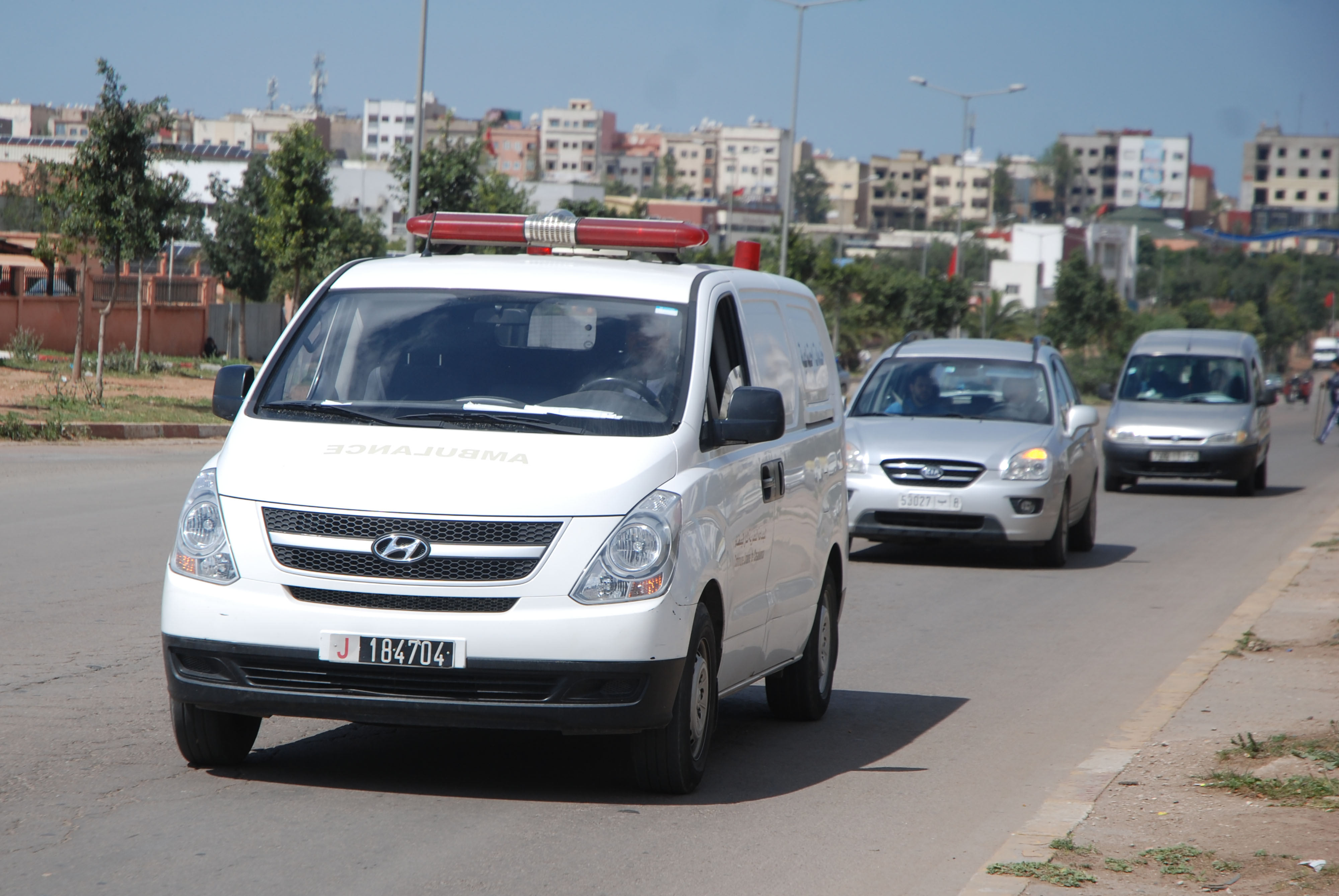Les convois funéraires ne peuvent plus dépasser deux voitures et une ambulance (photo Kamal)