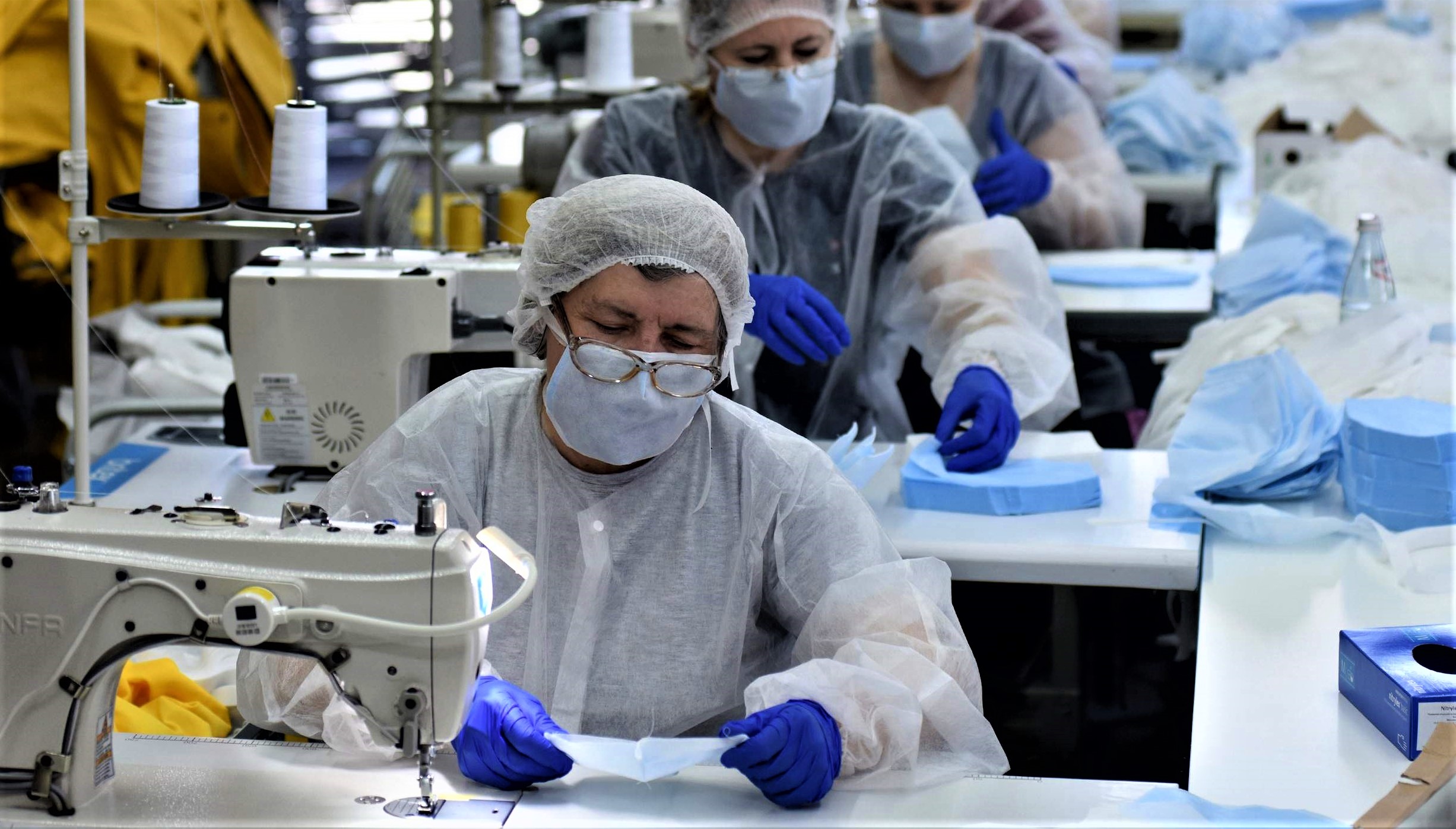 Le Maroc a lancé la production de 5 millions de masques de protection par jour et ce, depuis le 15 avril. (Ph. AFP)