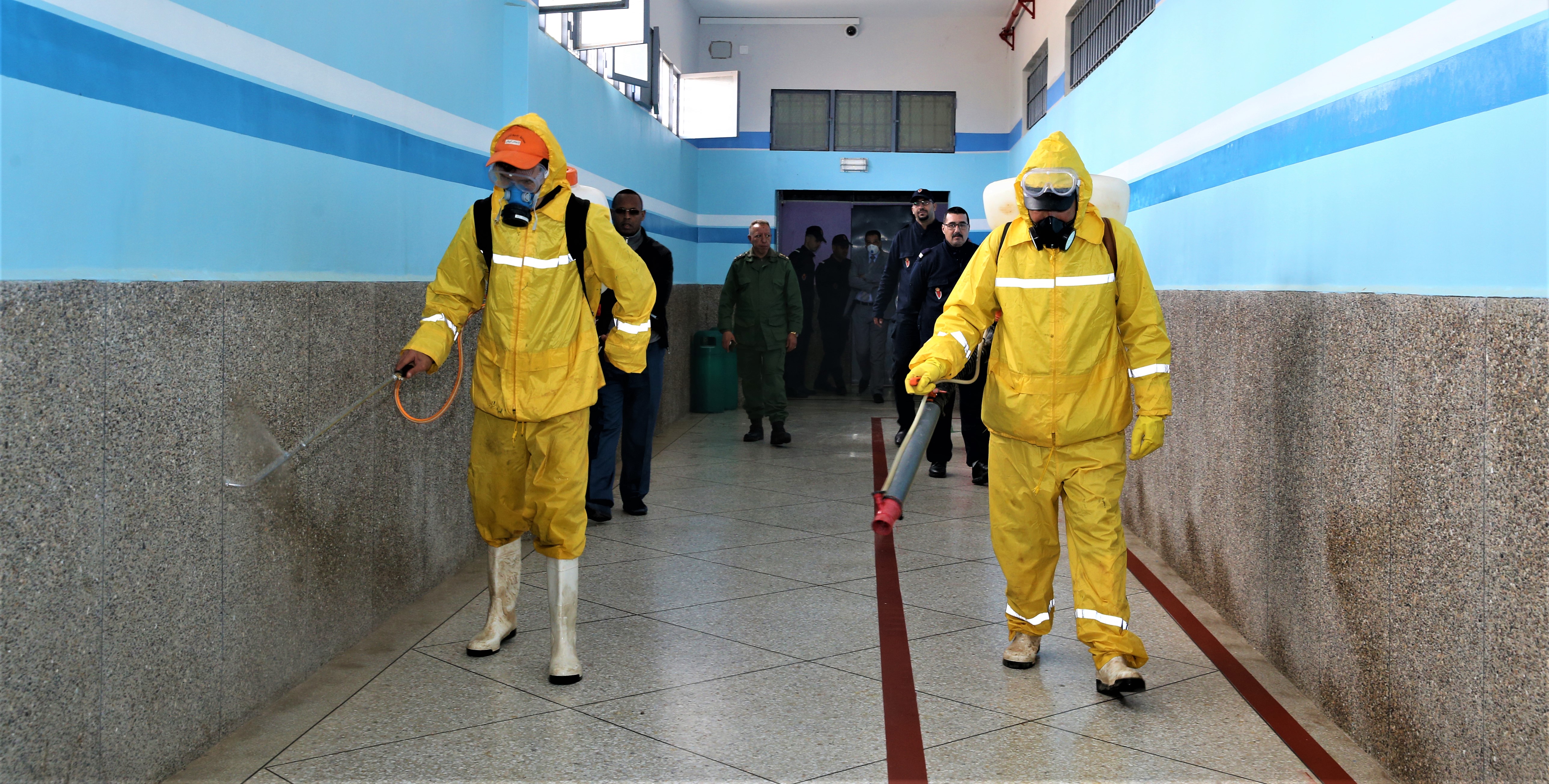 Opération de désinfection et de stérilisation de la prison locale de Taourirt dans le cades des mesures sanitaires préventives de lutte contre la propagation du nouveau coronavirus.