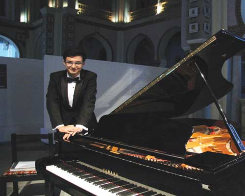 Musique : Mahmoud, le jeune pianiste qui fait naître des notes
