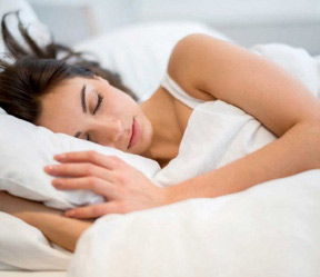 Sommeil : 4 bons gestes pour s’endormir quand il fait chaud