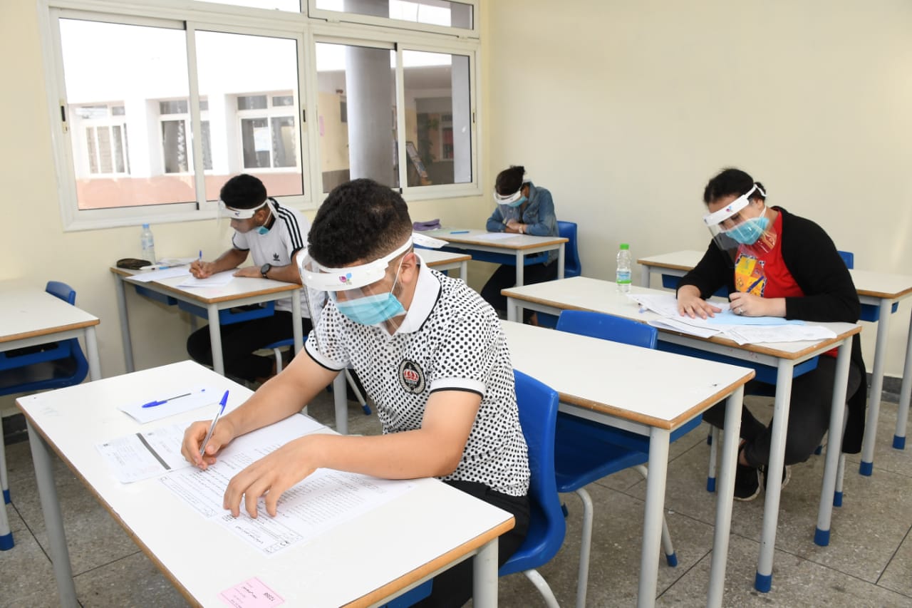 Les examens derrière des masques, Rabat (Ph. Nidal).