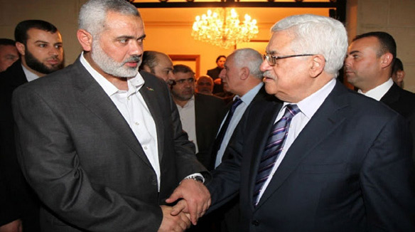 Face au projet d’annexion de la Cisjordanie, Ismail Haniyeh (à gauche de la photo avec M. Abbas),  a appelé à une «position unie» contre Israël.