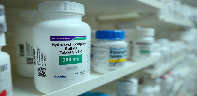 COVID-19 : Le traitement à l’hydroxychloroquine et l’azithromycine augmenterait le risque de mortalité