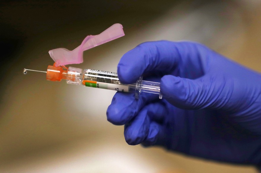 Covid-19 : AstraZeneca suspend ses essais du vaccin d'Oxford